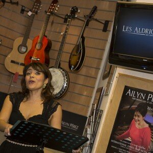 Pictures from the Ailyn Pérez pop-up concert