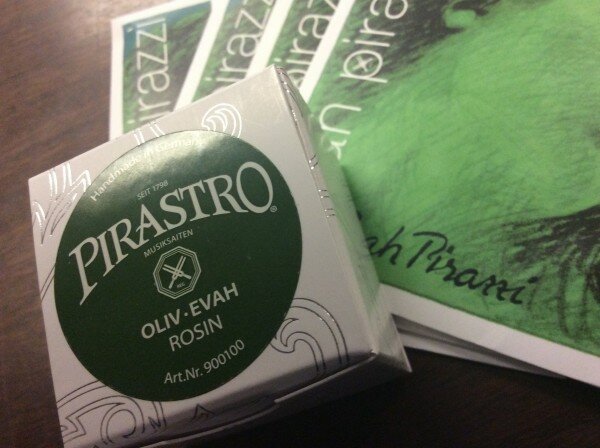 Evah Pirazzi rosin with string
